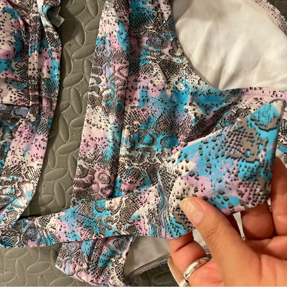 Two piece bathing suit - Picture 6 of 10